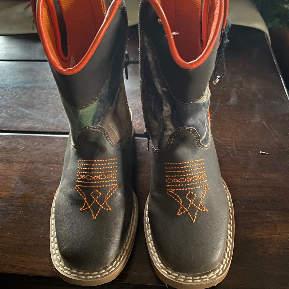 Toddler size 8 Boots